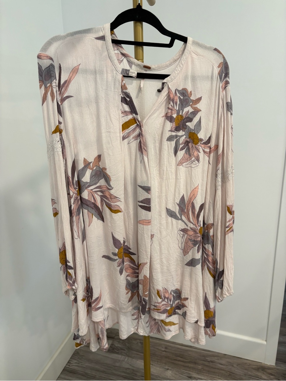 Free People Pale Pink Floral Split-Neck Long Sleeve Blouse